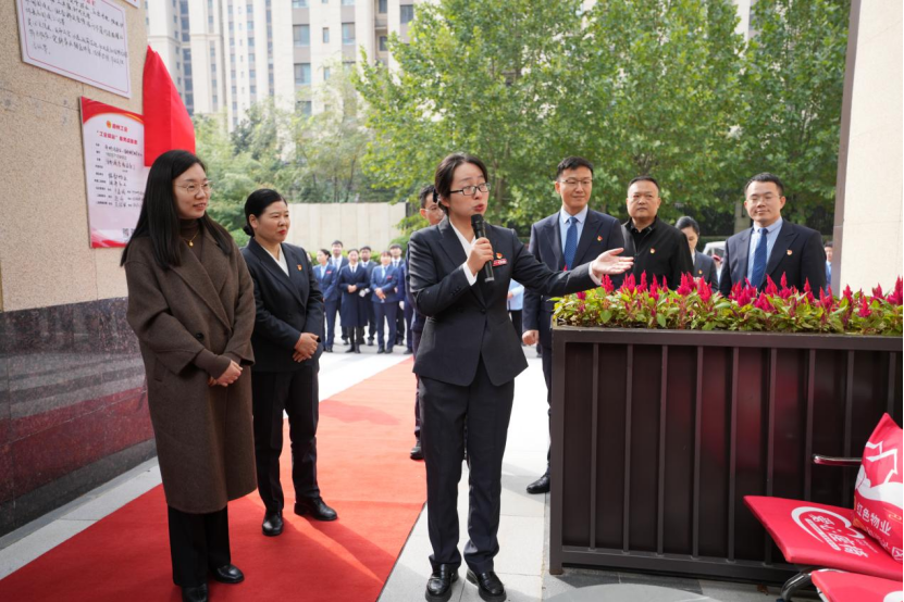 绿都红色物业暖“新”行动|绿都澜湾工会驿站为户外劳动者筑起“暖心巢” 绿都红色物业暖“新”行动|绿都澜湾工会驿站为户外劳动者筑起“暖心巢”