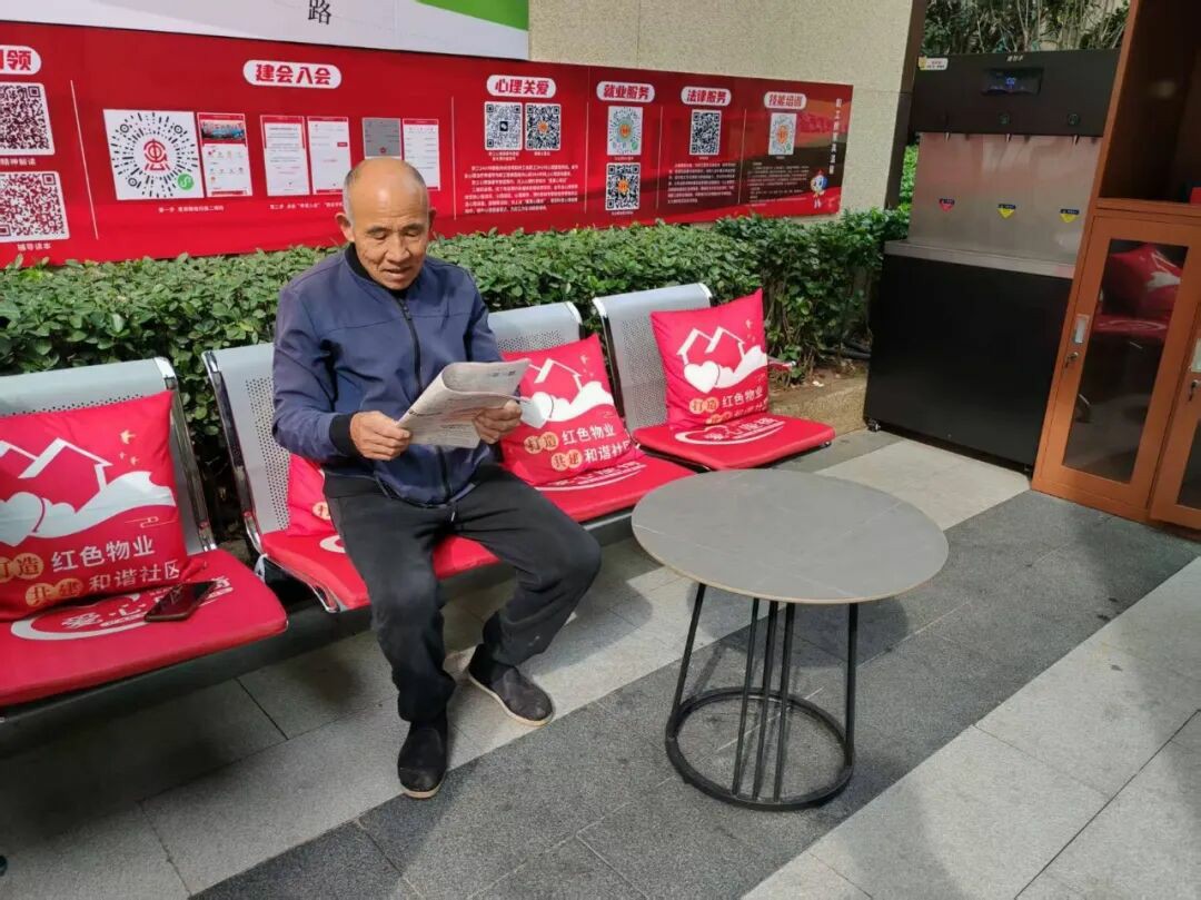 绿都澜湾椿园有个“暖驿站”!户外劳动者都点赞,真相暖到了 绿都澜湾椿园有个“暖驿站”!户外劳动者都点赞,真相暖到了