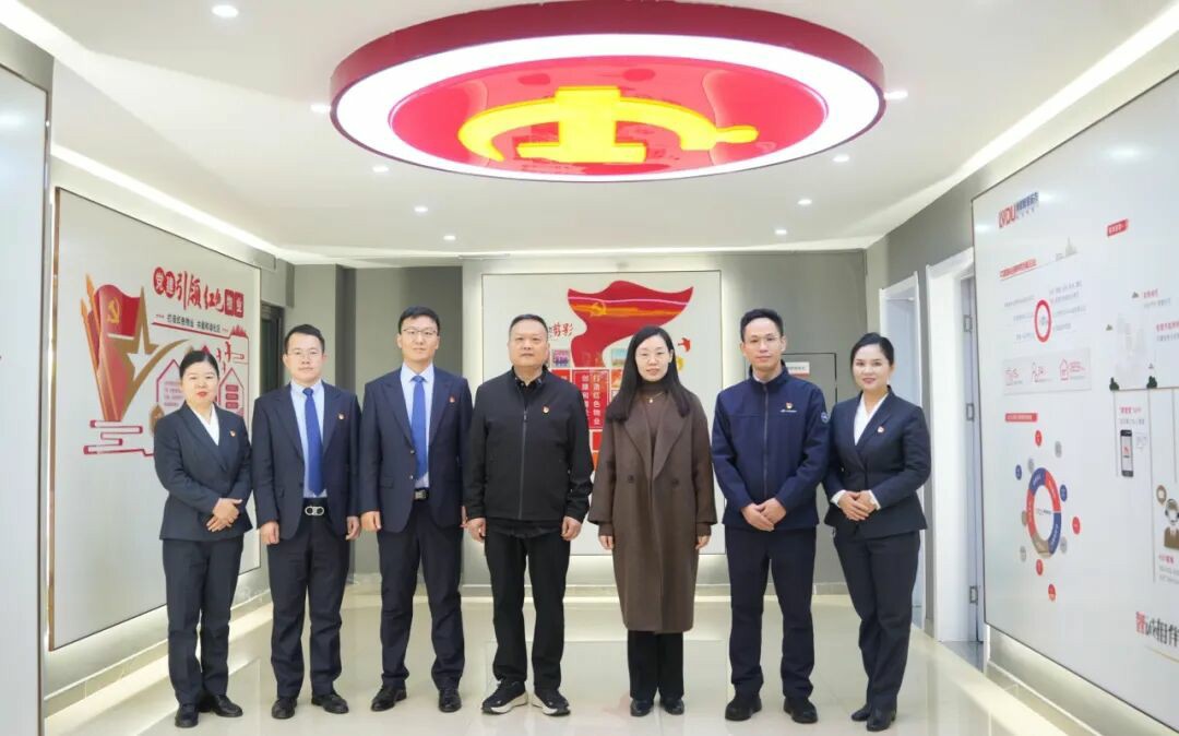 绿都澜湾椿园有个“暖驿站”!户外劳动者都点赞,真相暖到了 绿都澜湾椿园有个“暖驿站”!户外劳动者都点赞,真相暖到了