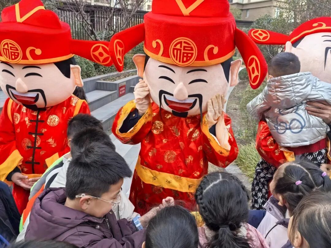 一盏灯亮起，满园糖甜开