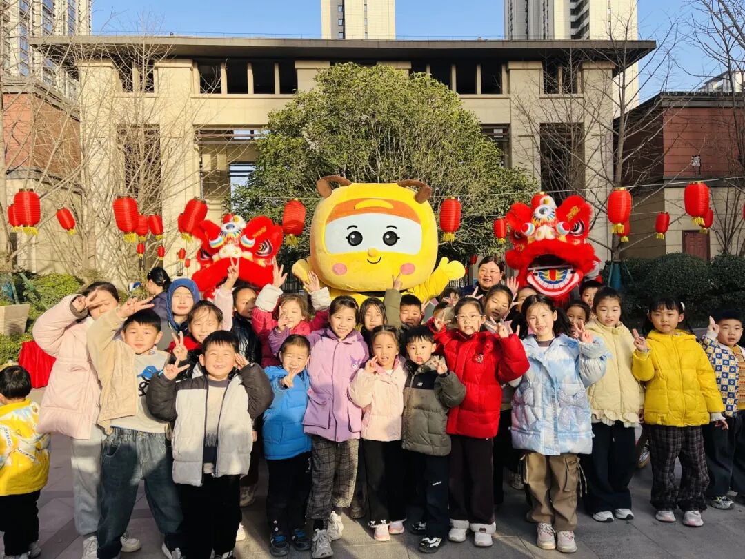 一盏灯亮起，满园糖甜开