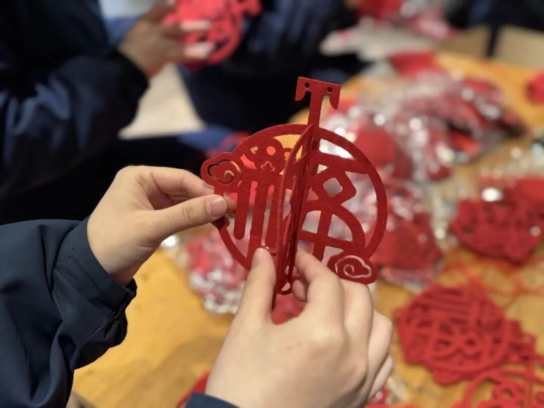 一盏灯亮起，满园糖甜开