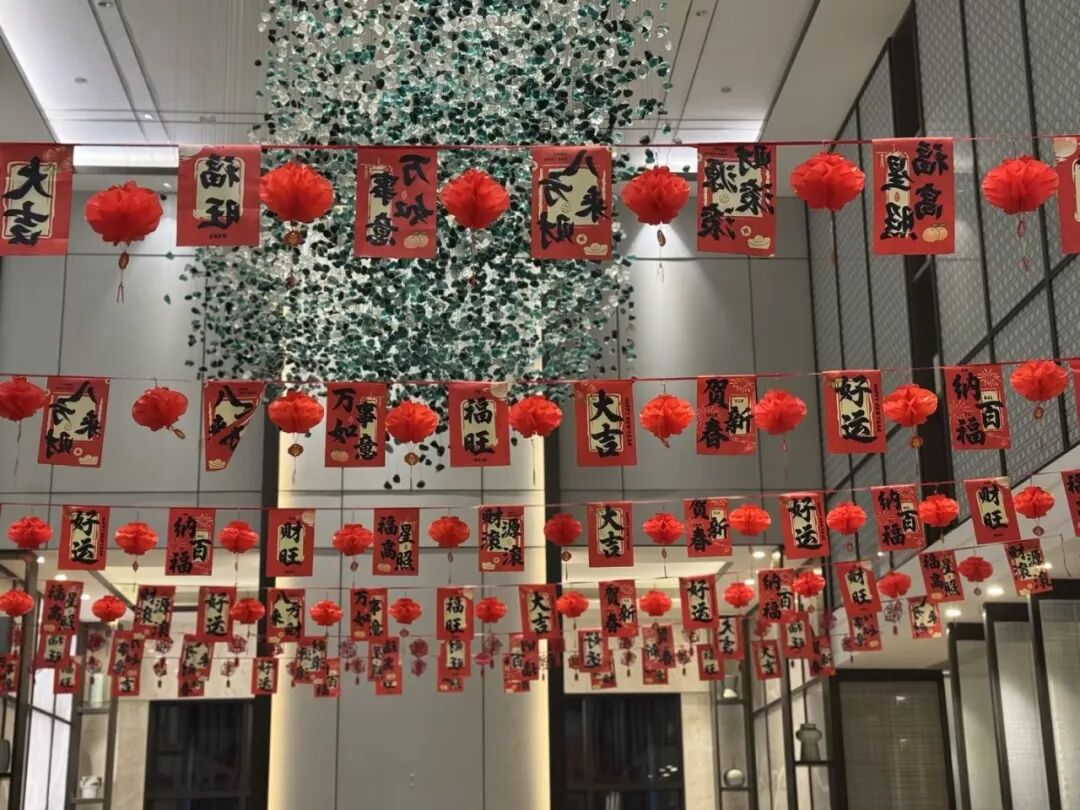 一盏灯亮起，满园糖甜开