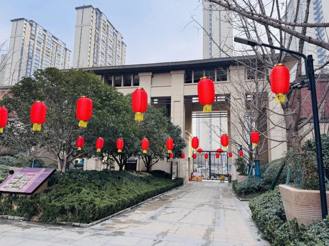 一盏灯亮起，满园糖甜开