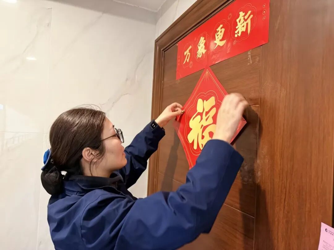 一盏灯亮起，满园糖甜开