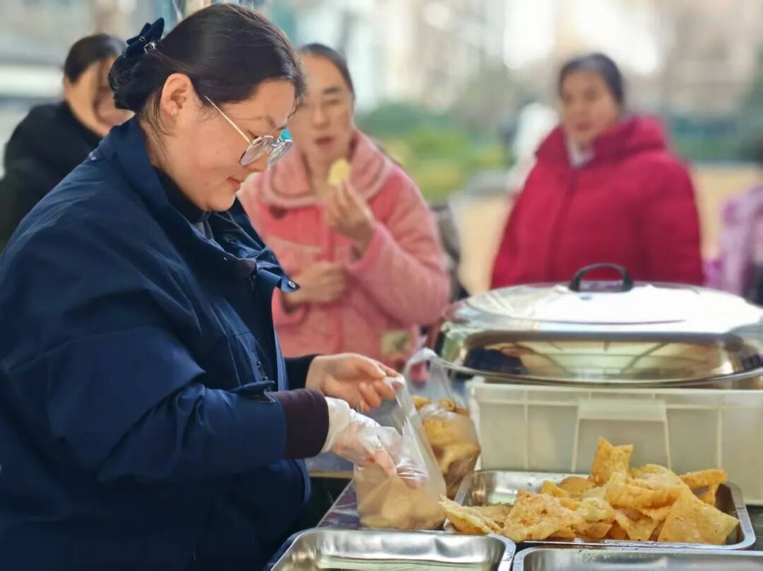 一盏灯亮起，满园糖甜开
