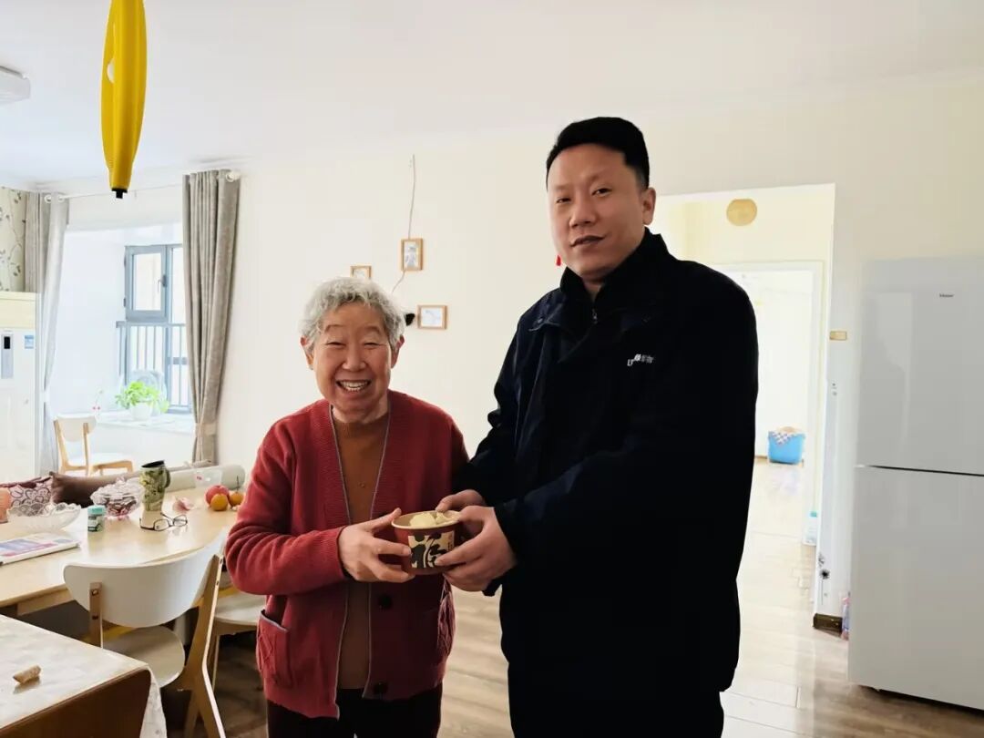 一盏灯亮起，满园糖甜开