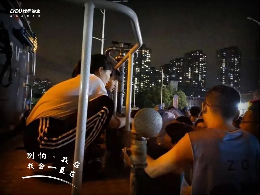 720防汛特辑(一)|我愿做一束微光 传递爱与希望 图片